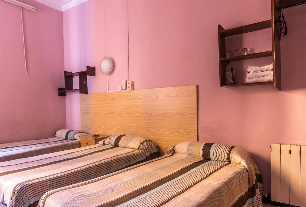 Hostel Turisol Барселона Экстерьер фото