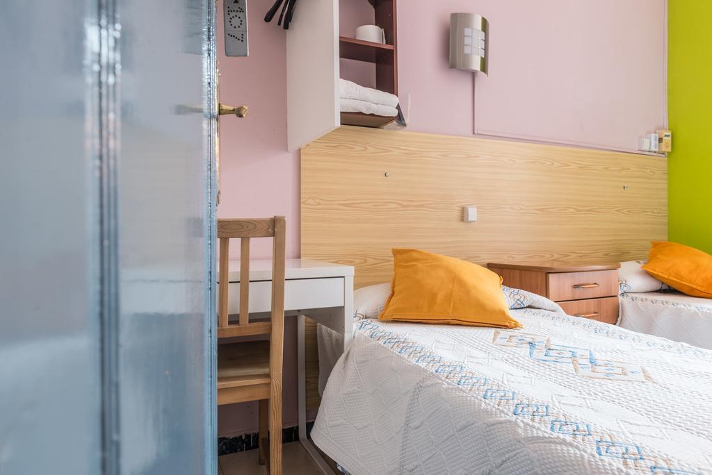 Hostel Turisol Барселона Экстерьер фото