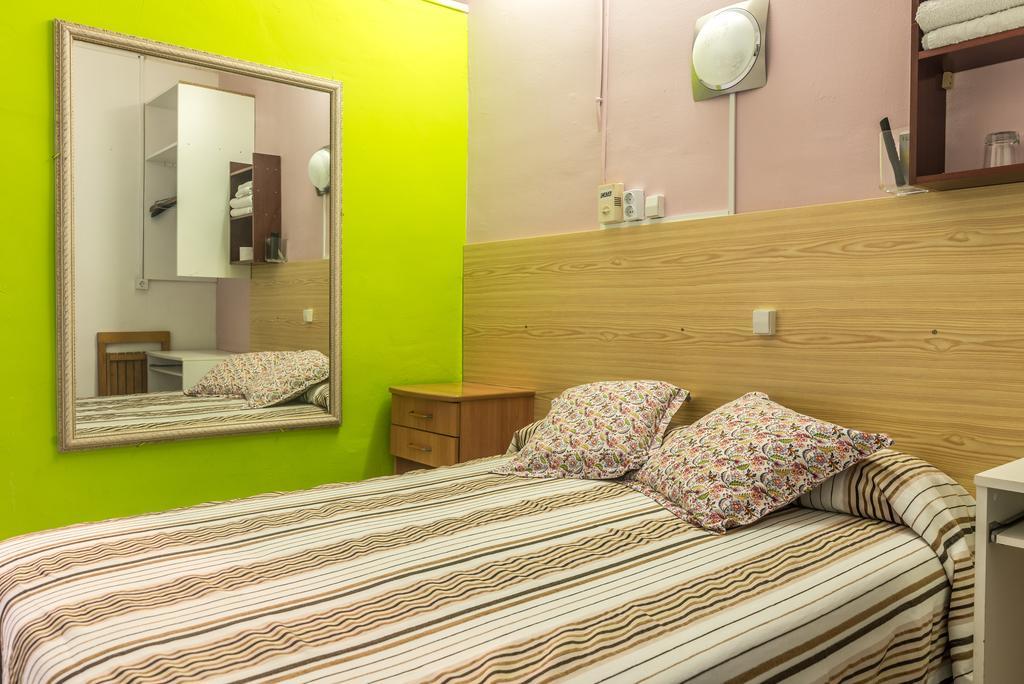 Hostel Turisol Барселона Экстерьер фото
