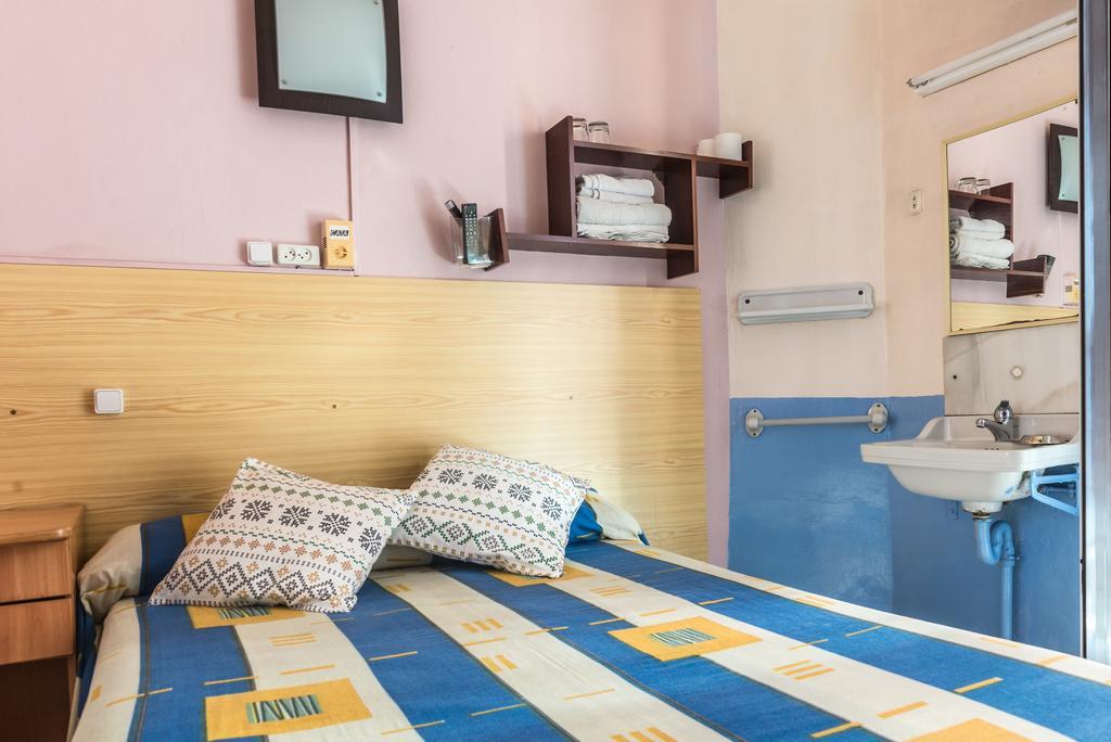 Hostel Turisol Барселона Экстерьер фото